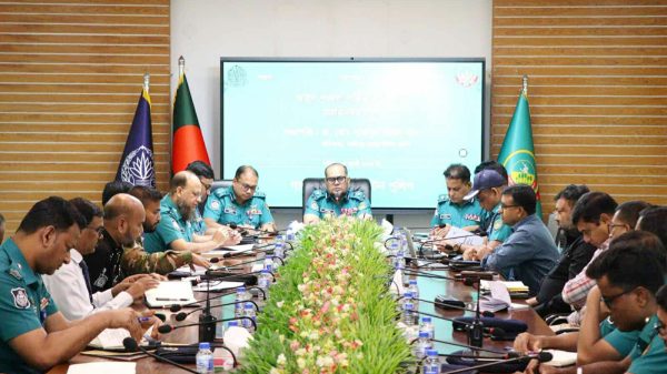 গাজীপুর মেট্রোপলিটন পুলিশের সম্মেলন কক্ষে আইন-শৃঙ্খলা সংক্রান্ত মতবিনিময় সভায় বক্তব্য রাখছেন পুলিশ কমিশনার ড. নাজমুল করিম খান – ২৪ জুলাই ২০২৫।