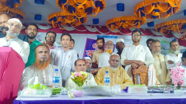 নালিতাবাড়ীতে ফজলুর রহমান তারার গণসংবর্ধনায় নেতাকর্মীদের ফুলেল শুভেচ্ছা