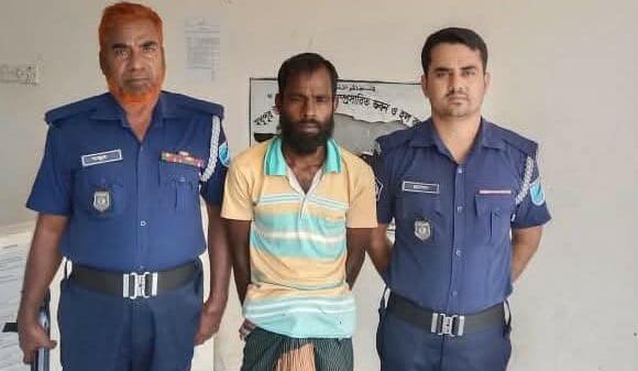 মধুপুরে ভ্রাম্যমাণ আদালতে মাদকসেবী রনি মিয়াকে সাজা প্রদান করছেন নির্বাহী ম্যাজিস্ট্রেট – ২৪ জুলাই ২০২৫.