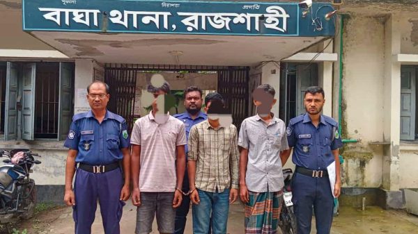বাঘা থানা পুলিশের অভিযানে আটক হওয়া চুরির ও ওয়ারেন্টভুক্ত আসামিদের আদালতে পাঠানো হয়।