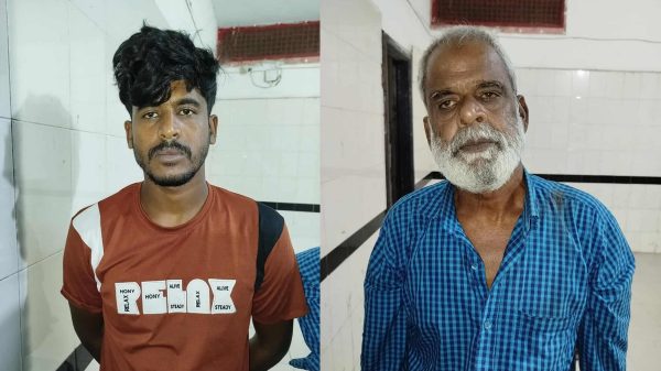বকশীগঞ্জে ডেভিল হান্ট অভিযানে আটক আওয়ামী লীগ নেতা মুনসর আলী ও ছাত্রলীগ নেতা বায়জিদ হোসেনকে পুলিশের গাড়িতে তুলে নেওয়া হচ্ছে।