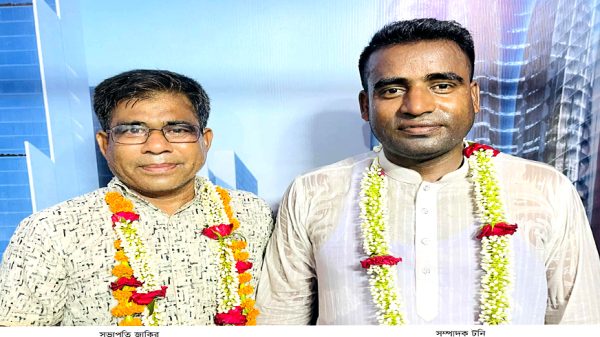 রাণীনগরে গৃহ নির্মাণ শ্রমিক ইউনিয়নের নির্বাচনে বিজয়ী সভাপতি জাকির ও সম্পাদক টনি, উৎসবমুখর পরিবেশে ভোটগ্রহণ।