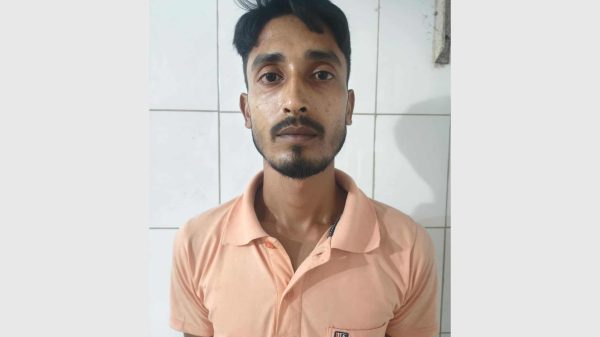 রাজশাহী পুঠিয়ায় ভুট্টাক্ষেতে বৃদ্ধার ক্লুলেস হত্যাকাণ্ড মামলার প্রধান আসামি মো. ফিরোজকে র‍্যাব-৫ সাভার থানা এলাকা থেকে গ্রেফতার করেছে।
