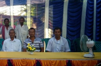 ডিমলায় শ্রী শ্রী ঠাকুর অনুকূলচন্দ্রের ১৩৮তম আবির্ভাব তিথি মহোৎসব উদযাপনে ভক্ত ও দর্শকরা অংশগ্রহণ করছেন।