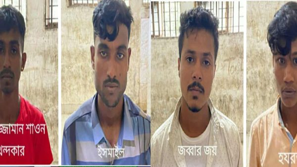 গাজীপুর টঙ্গীতে শীর্ষ সন্ত্রাসী শাওনসহ চারজন ডাকাত গ্রেপ্তার, দেশীয় অস্ত্র উদ্ধার করা হয়েছে।