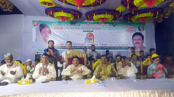 টঙ্গীতে বিএনপির দোয়া মাহফিল ও নবনির্মিত কার্যালয়ের উদ্বোধনী অনুষ্ঠানে উপস্থিত নেতৃবৃন্দ