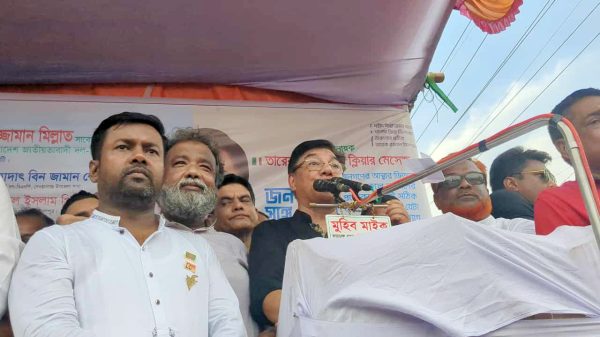 বকশীগঞ্জে বিএনপির কর্মী সমাবেশে বক্তব্য রাখছেন সাবেক এমপি এম রশিদুজ্জামান মিল্লাত