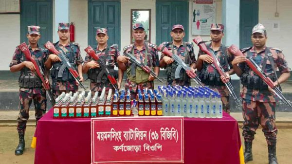 শেরপুরের শ্রীবরদীতে বিজিবির অভিযানে উদ্ধারকৃত ২২১ বোতল ভারতীয় বিদেশী মদ