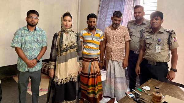 মধুপুরে মোবাইল কোর্ট পরিচালনা করে দুই মাদকসেবীকে ৩ মাসের কারাদণ্ড প্রদান করেন এক্সিকিউটিভ ম্যাজিস্ট্রেট রিফাত আনজুম পিয়া।