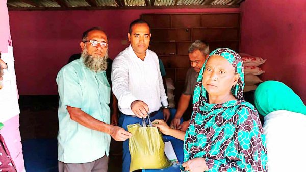 রাণীনগরে খোলা বাজারে (ওএমএস) কার্যক্রমের আওতায় ভর্তুকি মূল্যে আটা বিক্রির উদ্বোধন করেন উপজেলা নির্বাহী কর্মকর্তা।