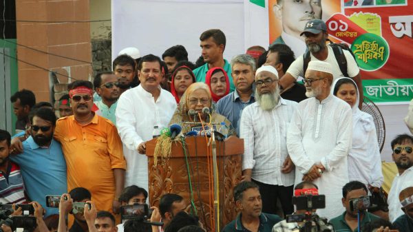 রাজশাহীতে বিএনপি’র ৪৭তম প্রতিষ্ঠাবার্ষিকী উপলক্ষে বাটার মোড়ে বর্ণাঢ্য র‌্যালি ও আলোচনা সভা অনুষ্ঠিত হচ্ছে।