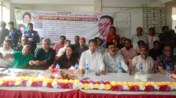 বাকেরগঞ্জ দূর্গাপাশা ইউনিয়ন বিএনপির ত্রি-বার্ষিক সম্মেলনে বক্তব্য দিচ্ছেন সভাপতি আবুল হোসেন শিকদার