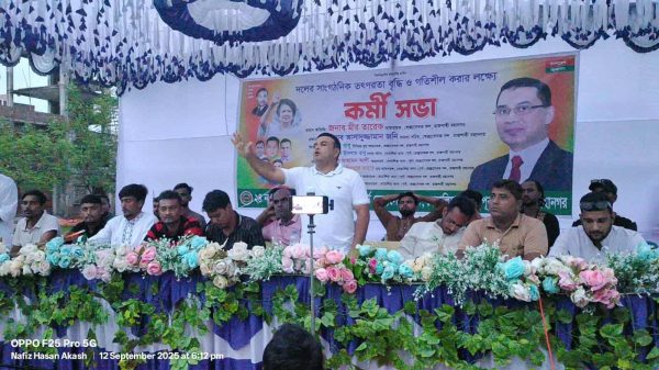 রাজশাহীতে স্বেচ্ছাসেবক দলের কর্মীসভায় নেতাকর্মীদের উপস্থিতি, যেখানে তৃণমূল নেতৃত্ব গঠনে সফলতার কথা তুলে ধরা হয়।