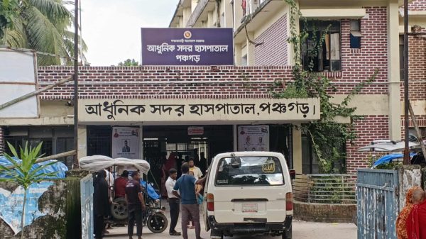করতোয়া নদীতে বালু উত্তোলনের সময় বজ্রপাতে তিনজন আহত, হাসপাতালে ভর্তি