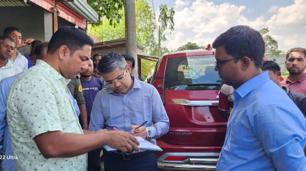 ডিমলায় অবৈধ মিনি পেট্রোল পাম্পে ভ্রাম্যমাণ আদালতের অভিযান