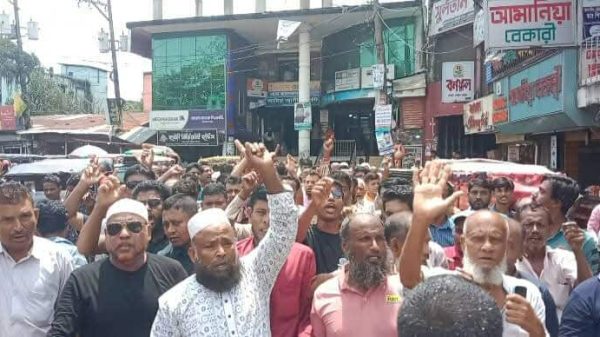 সেনবাগে বিএনপির নবগঠিত আহ্বায়ক কমিটি বাতিলের দাবিতে নেতাকর্মীদের বিক্ষোভ মিছিল ও সমাবেশ।