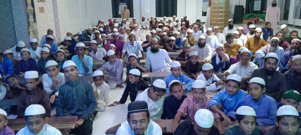 বাকেরগঞ্জে কারিমিয়া হাশেমিয়া কিরআতুল কুরআন মাদ্রাসার বার্ষিক সিরাতুন্নবী প্রতিযোগিতায় শিক্ষার্থীরা আধ্যাত্মিক চেতনায় অংশ নিচ্ছেন।