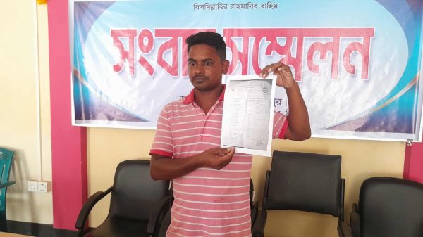 বকশীগঞ্জ উপজেলা প্রেসক্লাবে সংবাদ সম্মেলনে বক্তব্য রাখছেন মো. ফোরকান মিয়া