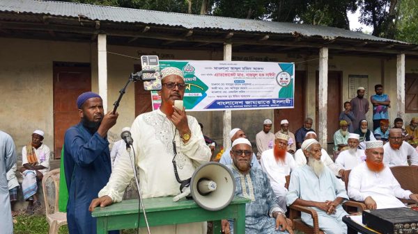 দেওয়ানগঞ্জের চর আমখাওয়া ইউনিয়ন শাখার জামায়াত কর্মী সমাবেশে প্রধান অতিথি এড. নাজমুল হক সাঈদী বক্তব্য রাখছেন