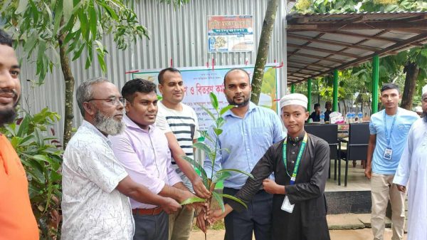 ঝিনাইগাতীতে আসঝি সংগঠনের বৃক্ষরোপণ ও চারা বিতরণ কর্মসূচিতে অংশ নিলেন স্থানীয় শিক্ষক, শিক্ষার্থী ও গণ্যমান্য ব্যক্তিবর্গ।