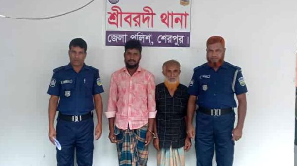 শ্রীবরদী থানার পুলিশ শিশুর ধর্ষণের চেষ্টার অভিযোগে গ্রেফতারকৃতদের তোলা ছবি