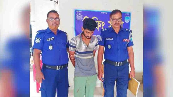 গাজীপুর জয়দেবপুর থানার পুলিশ সৌরভ হাসান রুদ্রকে গ্রেপ্তার করেছে