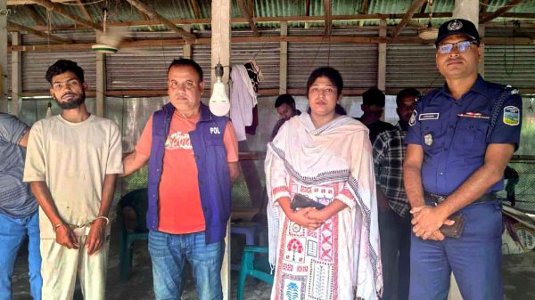 নালিতাবাড়ীতে ভ্রাম্যমান আদালতের রায়ে ইয়াবাসহ এক যুবকের কারাদণ্ডের দৃশ্য