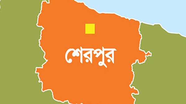 শেরপুরের নালিতাবাড়ীতে সুদের টাকার জন্য প্রতিবেশীর বাড়িঘর ভেঙে নেওয়ার ঘটনায় খতিব দম্পতিসহ চারজনকে গ্রেফতার করেছে পুলিশ।