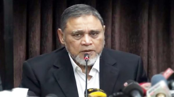 প্রধান নির্বাচন কমিশনার এ এম এম নাসির উদ্দিন গণমাধ্যমের সঙ্গে সংলাপে জানান, ভোটার তালিকা হালনাগাদে শনাক্ত হয়েছে ২১ লাখ মৃত ভোটার—স্বচ্ছ নির্বাচন আয়োজনের পথে গুরুত্বপূর্ণ পদক্ষেপ ইসির।
