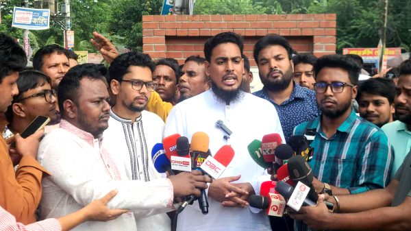 রংপুরে এনসিপি নেতা আখতার হোসেনের সংবাদ সম্মেলনে জনগণের বিপক্ষে থাকা বাহিনীর বিচার দাবি