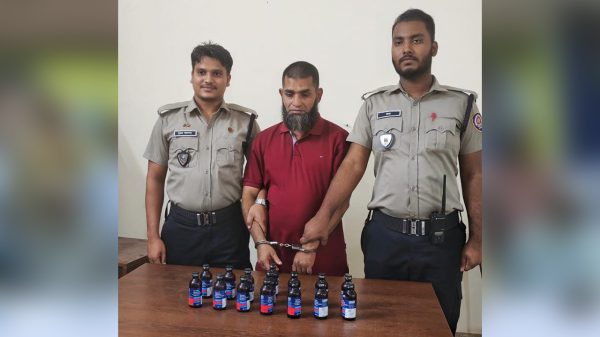 নোয়াখালীর কোম্পানীগঞ্জে ক্রেতা সেজে মাদক কারবারি গ্রেপ্তার করেছে মাদকদ্রব্য নিয়ন্ত্রণ অধিদপ্তর