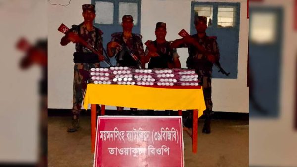 ঝিনাইগাতী সীমান্তে বিজিবির অভিযানে ভারতীয় পন্ডস ফেসওয়াশের ৭২২ পিস জব্দ