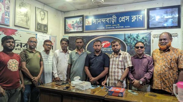 সানন্দবাড়ী প্রেসক্লাবের নবগঠিত কমিটির সদস্যদের একাংশ