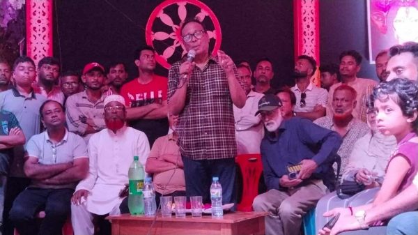 মধুপুরে দুর্গাপূজা মণ্ডপ পরিদর্শন করছেন বিএনপির মনোনয়ন প্রত্যাশী স্বপন ফকির