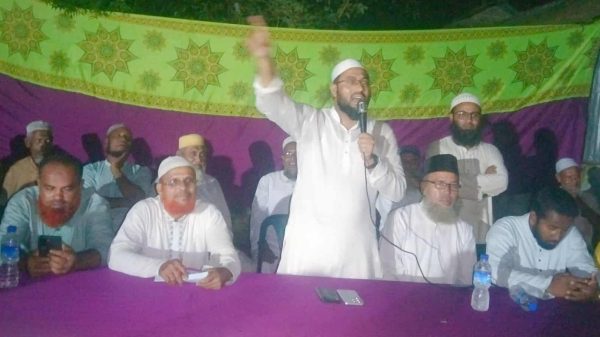শেরপুরের নালিতাবাড়ী উপজেলার নন্নী এলাকায় জামায়াতে ইসলামীর নির্বাচনী পথসভায় উপস্থিত স্থানীয় নেতা-কর্মী ও এমপি প্রার্থী গোলাম কিবরিয়া।