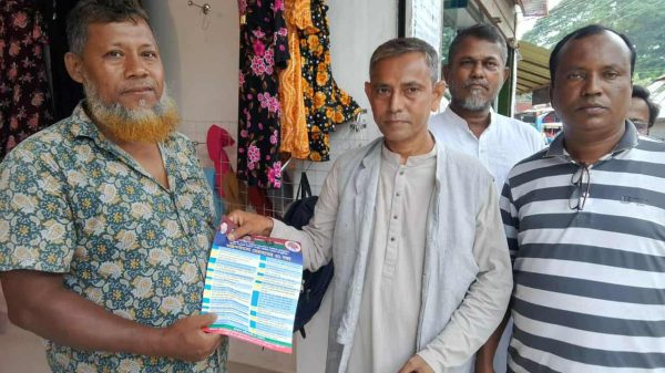 বাকেরগঞ্জে গণসংযোগ ও লিফলেট বিতরণে অংশ নিয়ে জনগণের পাশে থাকার অঙ্গীকার জানালেন বিএনপি নেতা আবু জাফর সিকদার বাদল