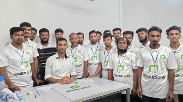 ইঞ্জিনিয়ার রহমত পাটোয়ারী জন্মদিনে শুভেচ্ছা গ্রহণ করছেন
