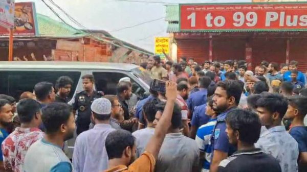 শ্রীপুরে র‌্যাব-১ এর ভ্রাম্যমাণ আদালতের অভিযানে জব্দ হওয়া নকল প্রসাধনী সামগ্রী