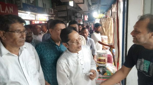 বাকেরগঞ্জে বিএনপির ৩১ দফা প্রচারে এ্যাড. নজরুল ইসলাম খান রাজনের পথসভা ও গণসংযোগ