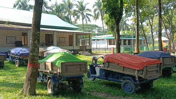 ঝিনাইগাতীতে ভ্রাম্যমাণ আদালতের অভিযানে অবৈধ বালু উত্তোলনের দায়ে ৯ জনকে কারাদণ্ড দেওয়া হয়; জব্দ করা হয় ১০টি অটোভ্যান ও একটি ট্রলি।