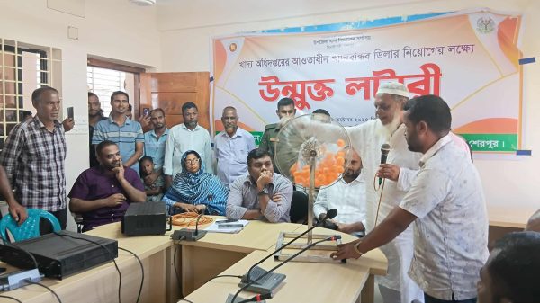 ঝিনাইগাতী উপজেলা পরিষদ সভাকক্ষে খাদ্যবান্ধব কর্মসূচির ডিলার নিয়োগের উন্মুক্ত লটারির দৃশ্য