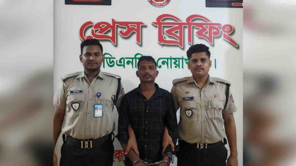 নোয়াখালীতে মাদকদ্রব্য নিয়ন্ত্রণ অধিদপ্তর ও র‍্যাবের যৌথ অভিযানে বাঁধন পরিবহনের সুপারভাইজার ইয়াবাসহ গ্রেপ্তার।