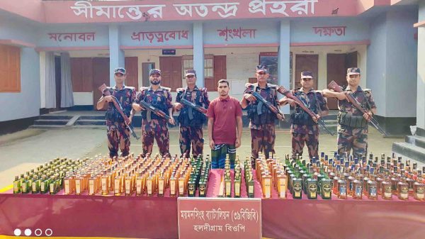 শেরপুর ঝিনাইগাতী সীমান্তে বিজিবি অভিযান চলাকালে ভারতীয় মদ উদ্ধার ও যুবক আটক।