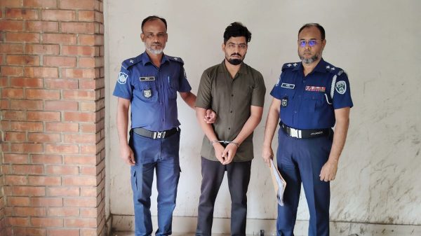 পিবিআই গ্রেপ্তার করেছে লিবিয়ায় বাংলাদেশী প্রবাসীকে অপহরণ ও মুক্তিপণ আদায়ের অভিযোগে মানব পাচারকারী সদস্য খন্দকার রিফাত হোসেন