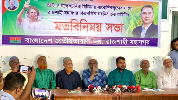 রাজশাহী মহানগর বিএনপির নবগঠিত কমিটির নেতারা সাংবাদিকদের সাথে মতবিনিময় সভায় অংশ নিচ্ছেন।