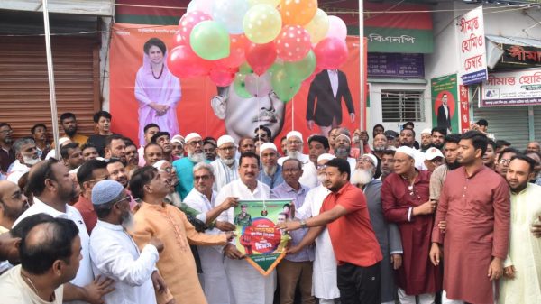 রাজশাহী মহানগর বিএনপির আয়োজনে জাতীয় বিপ্লব ও সংহতি দিবস উপলক্ষে পতাকা উত্তোলন অনুষ্ঠান