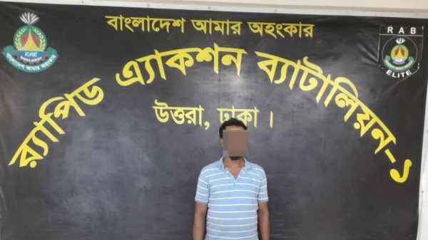 র‌্যাবের হাতে টঙ্গীর ক্লুলেস মার্ডার মামলার আসামি অর্জুন পালের গ্রেফতার অভিযানের দৃশ্য