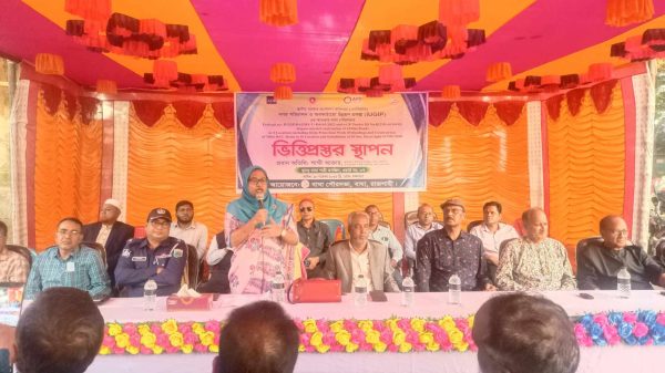 “বাঘা পৌরসভার রাস্তা উন্নয়ন ও ড্রেন নির্মাণের ভিত্তিপ্রস্তর স্থাপনার অনুষ্ঠানে উপস্থিত স্থানীয় প্রধানমন্ত্রী অতিথিরা”