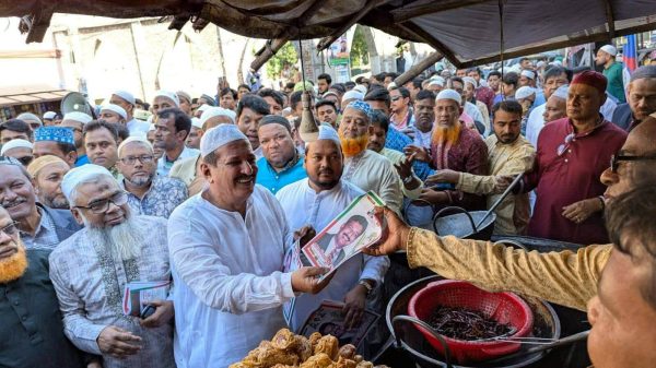“রাজশাহী–২ আসনে বিএনপি প্রার্থী মিজানুর রহমান মিনুর গণসংযোগ ও প্রচারণার দৃশ্য”