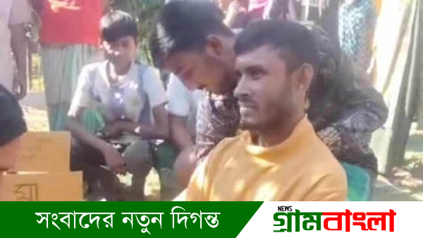 গাজীপুরের শ্রীপুরে মাদকাসক্ত যুবককে উদ্ধার করছে পুলিশ